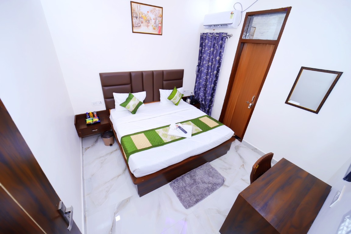 Room-01 (3) (Medium)